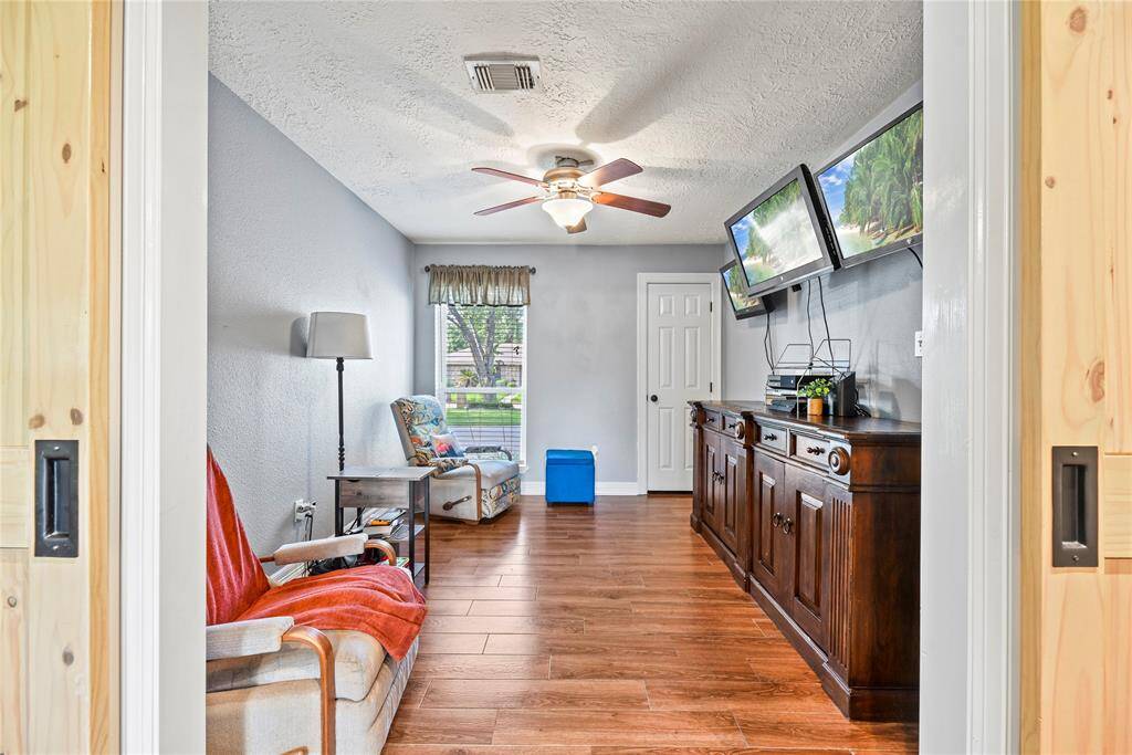 Versatile living space off the kitchen.