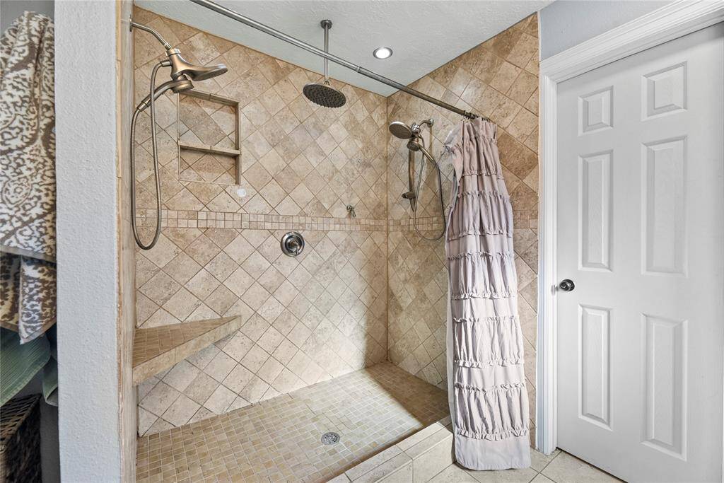 Primary walk-in shower with 3 shower heads!