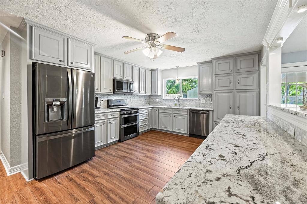 Absolutely stunning kitchen!