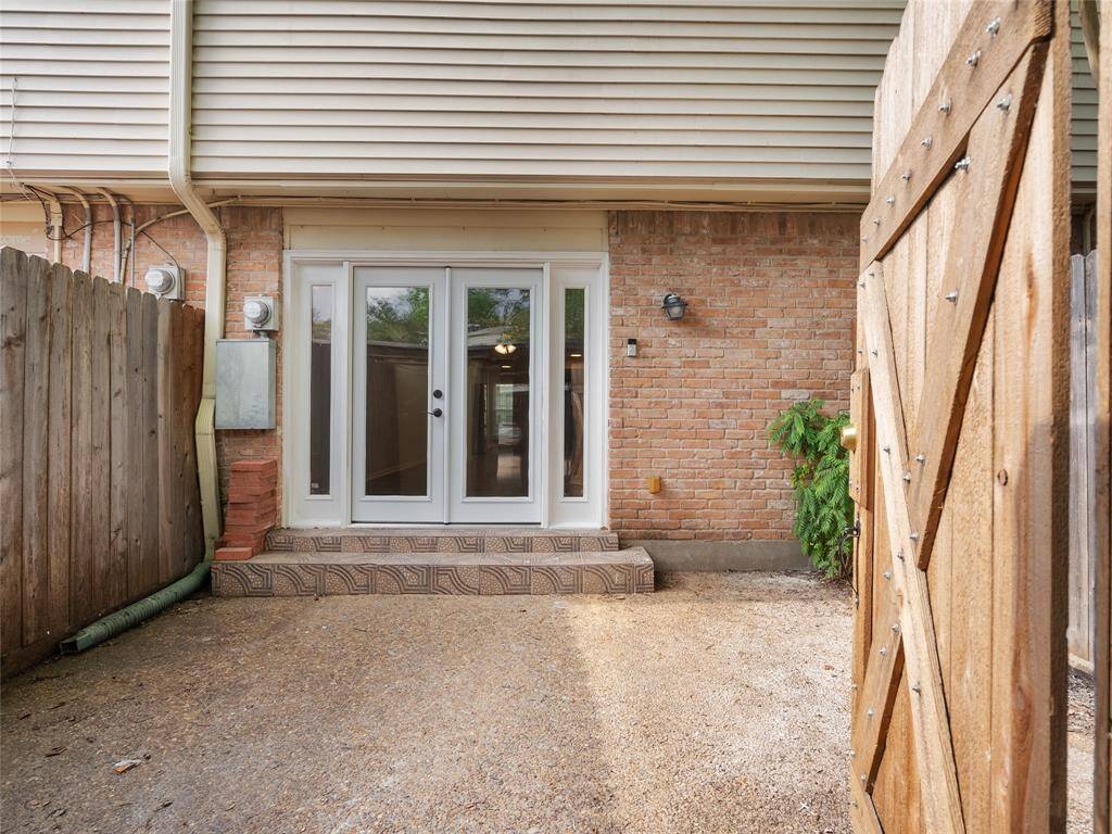 Private backyard patio