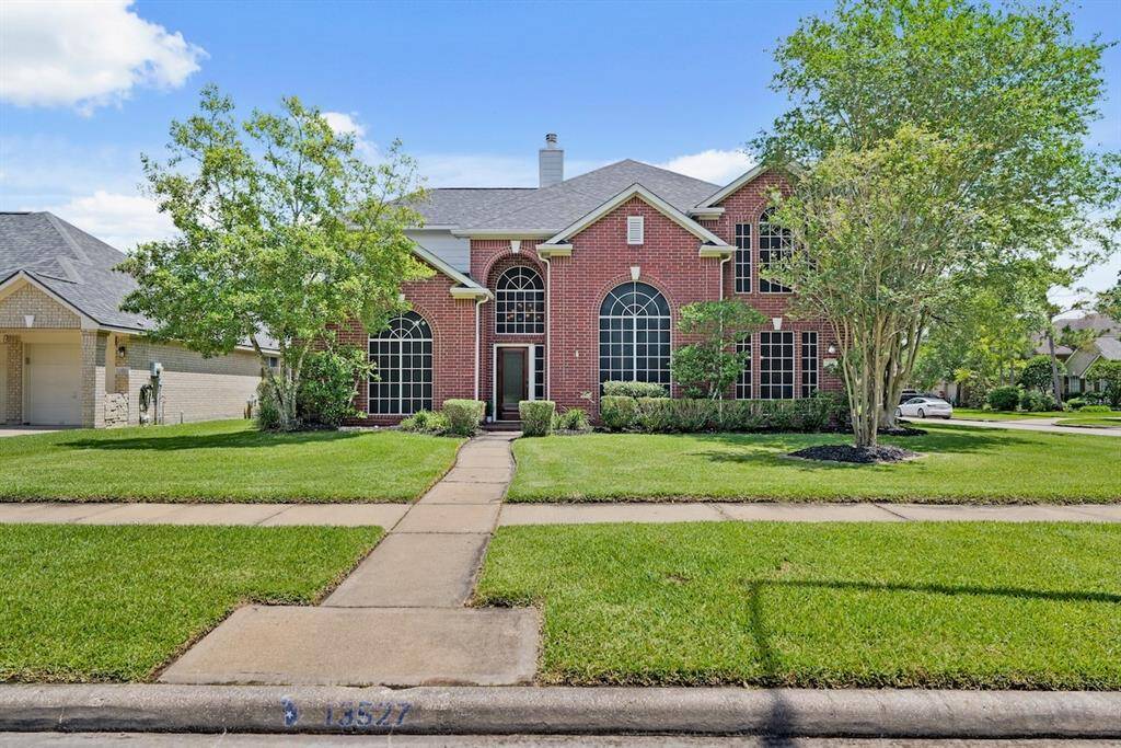 4 Bedroom and 3.5 Bathin Longwood Village