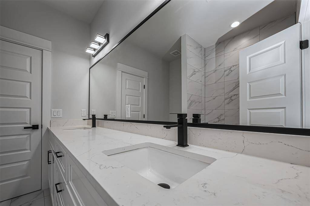 secondary bathroom