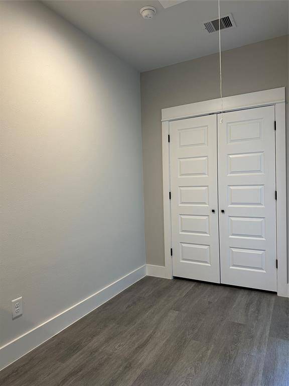 laundry room with w/d