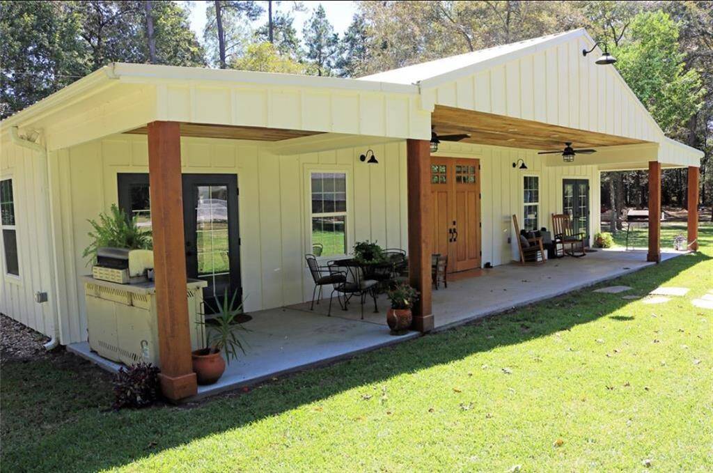 Guest House / Barn with an Inviting Front Porch