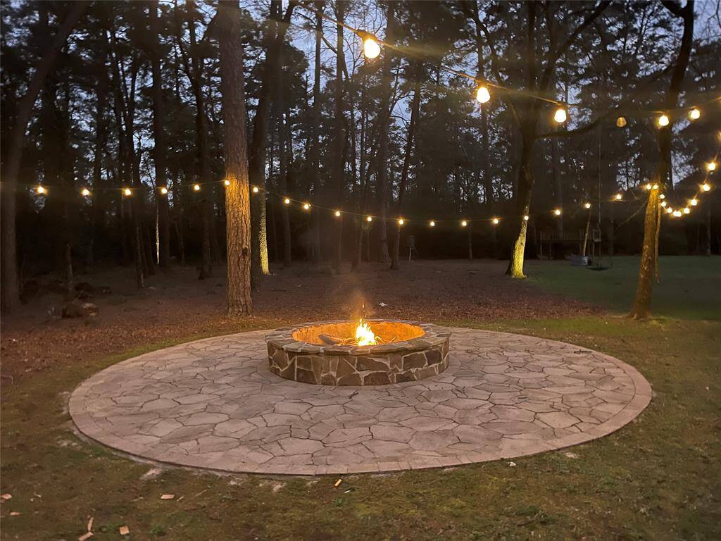 Fire Pit with Amazing Lighting