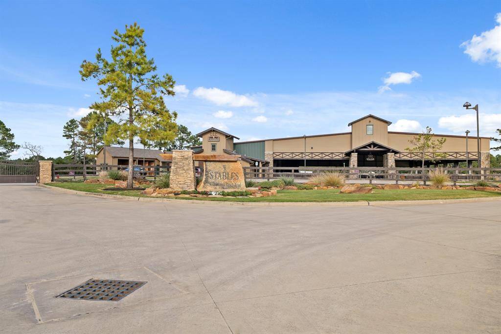 Willowcreek Ranch allows residents who live on 2+ acre home sites to have horses and stables on your property.  They also offers homeowners access to The Stables.