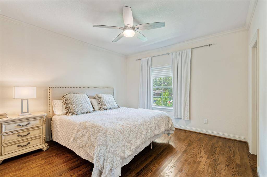 Large secondary bedrooms.
