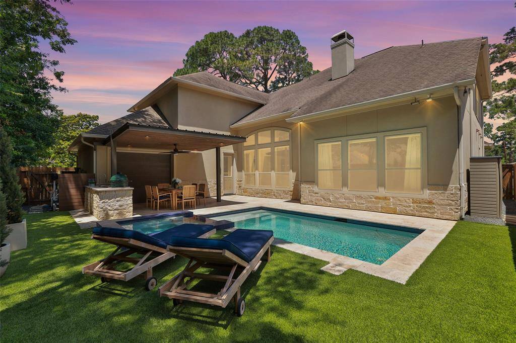 Low maintenance artifical turf surrounds the pool!