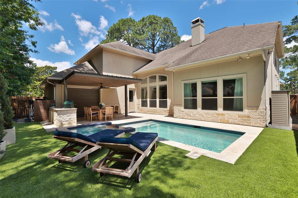 Carefree country club type living with this elegant pool and spa. Artificial turf is low maintenance and feels good with bare toes.