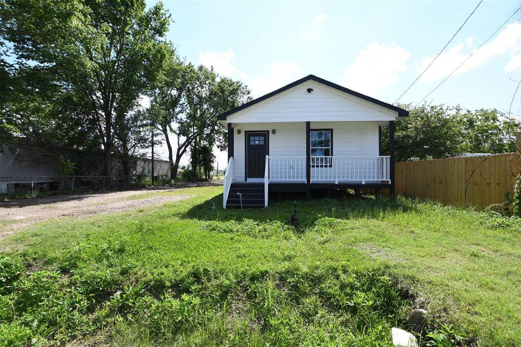 Welcome to 1419 E Victorson St!