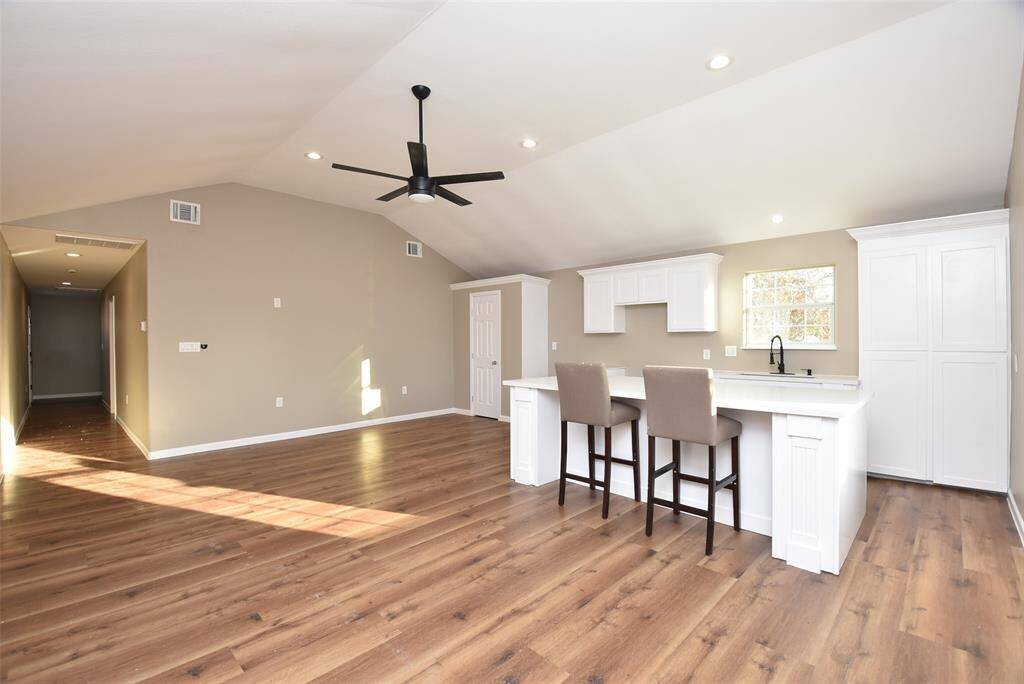 Gorgeous newly installed laminate flooring throughout!