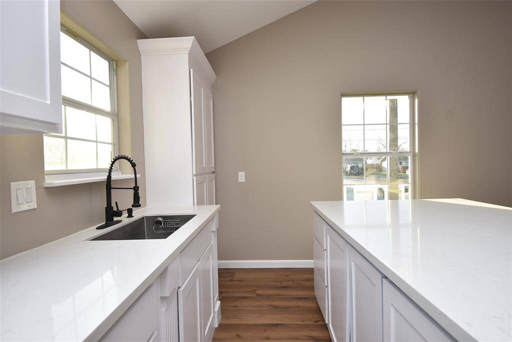 Beautiful granite countertops with freshly painted walls and lots of cabinet space!