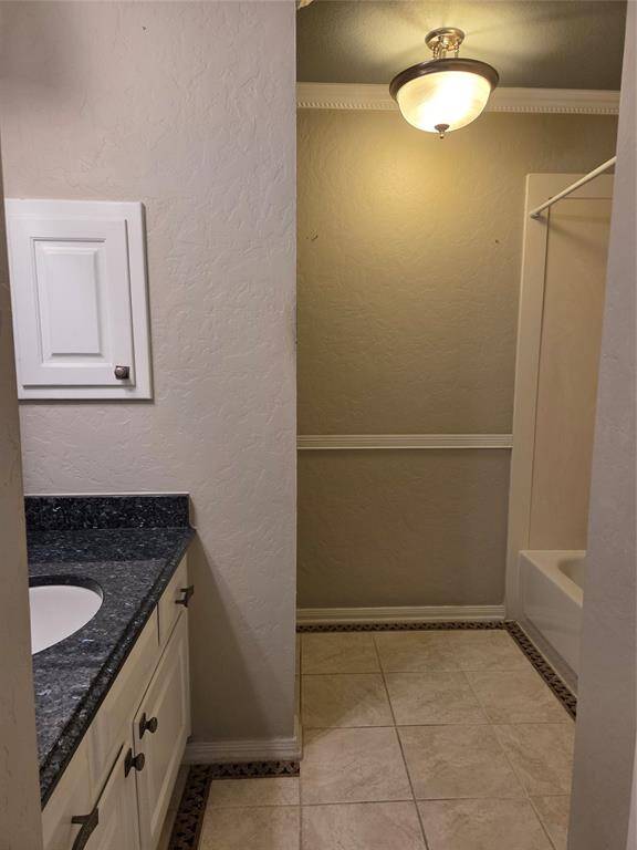 Full bath upstairs