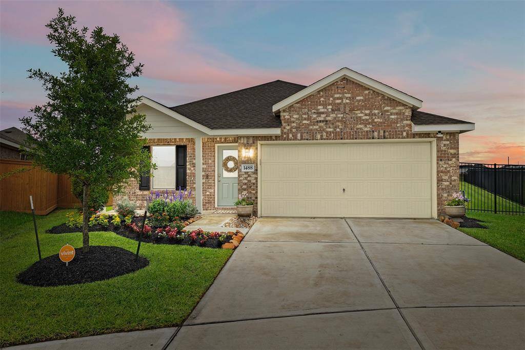 Welcome home! Gorgeous curb appeal, established landscaping, and located on a premium oversized lot in Sunterra.