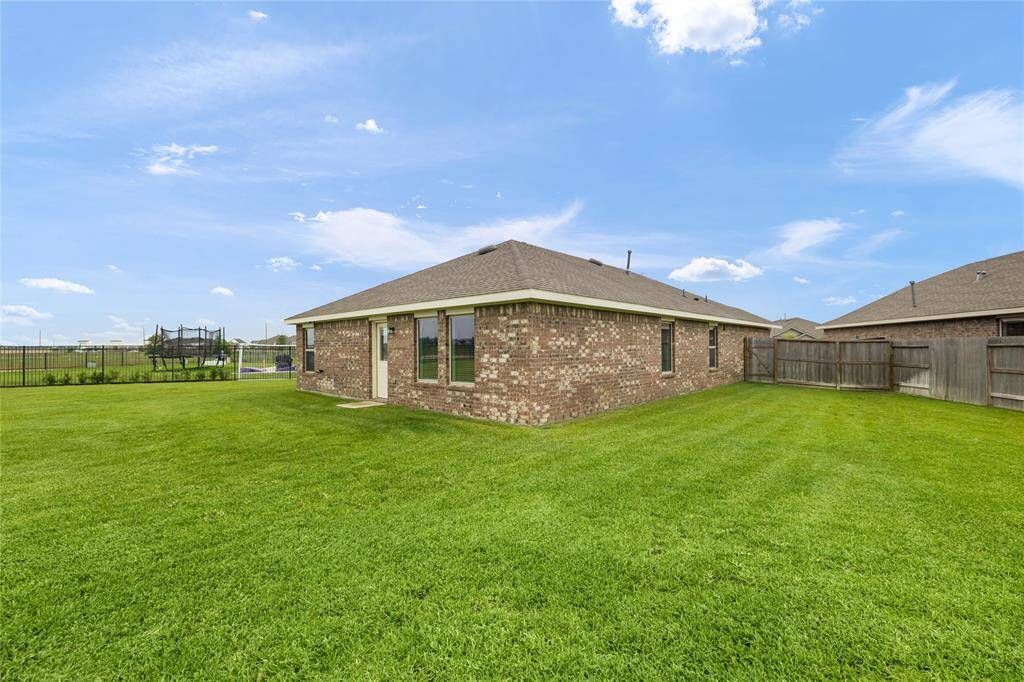 A backyard built for fun! Large green space ideal for entertaining pets or playtime