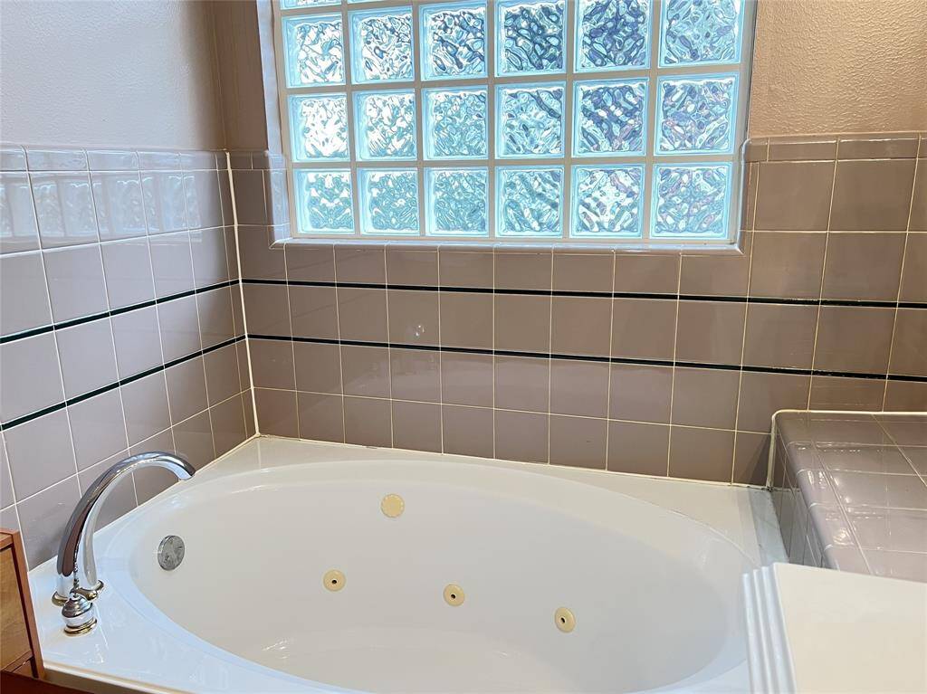 Jetted soaking tub in primary bath.