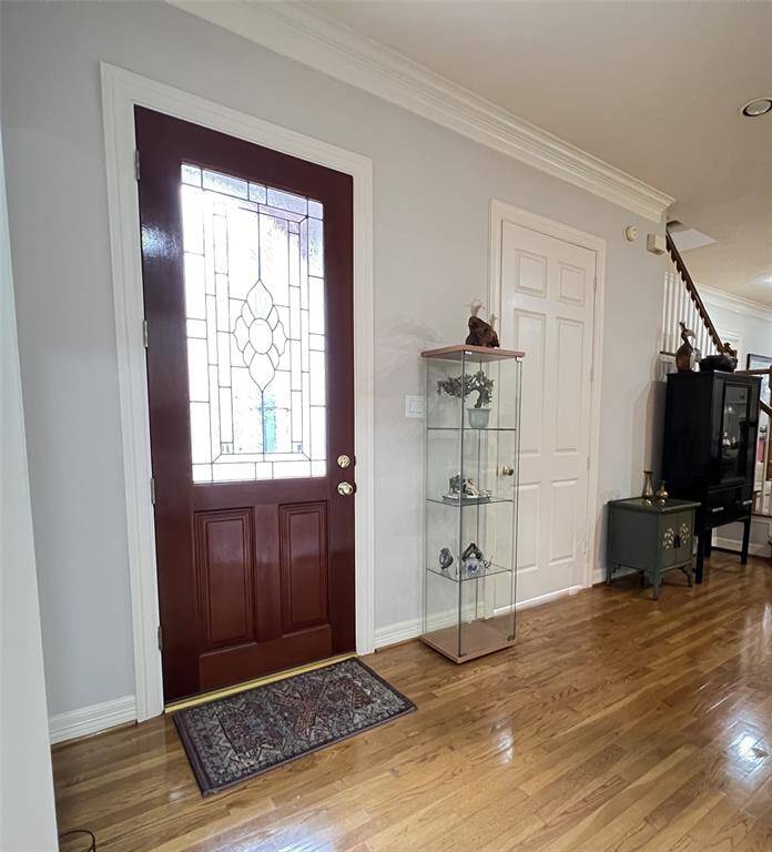 Large entry to great guests.