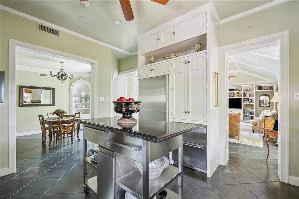 Another view of the kitchen.