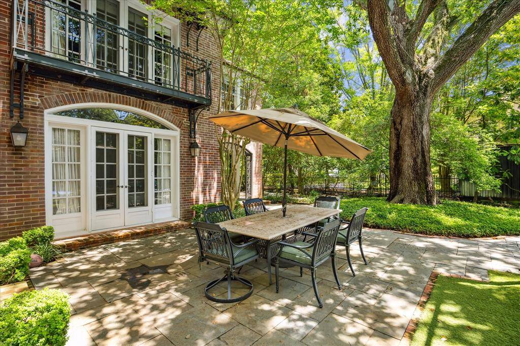 Plenty of room for dining al fresco.  All of door from every room on the fist floor open to the outside.  I can just imagine a grand garden party.  This is a great family room that entertains beautifully.