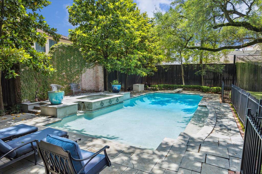 Another view of the pool  And yes...I see the diving board.