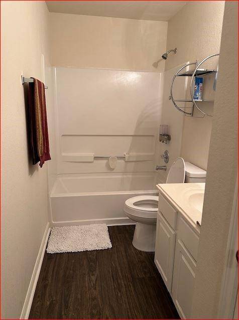 Second bathroom tub & shower combo