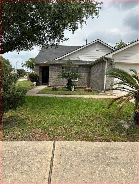 Front Yard pic 1