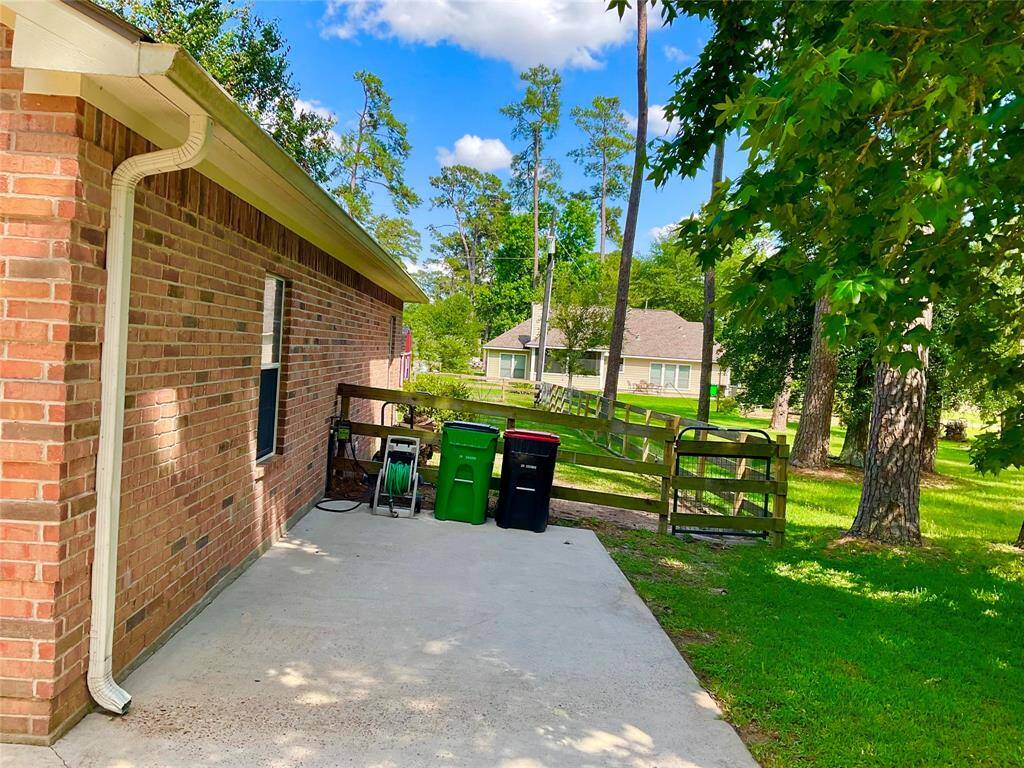 Extra parking space!  Yes you can have a boat here as long as the boat is behind the front of the house building line.  This neighborhood is designed for outdoor enjoyment and lake community living.  Come visit!