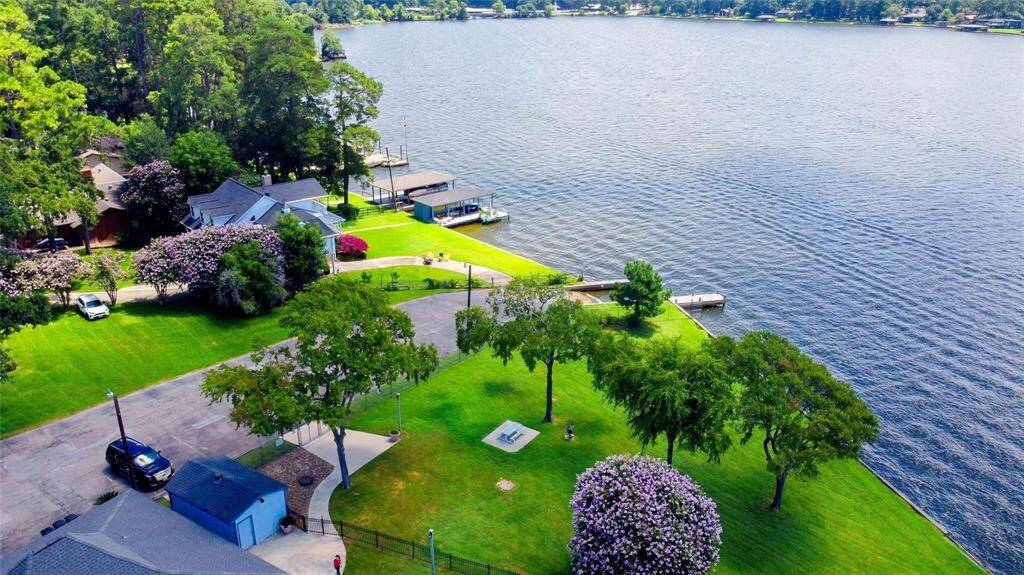 Cape Malibu Community Boat Launch for the exclusive use of homeowners.  Wait until you see this beautiful community center..  It offers 280 degree views of Lake Conroe.  Enjoy the fishing pier, picnic area, their is a pool especially for little ones and an adult pool as well.  Comfortable furniture is provided so grab some cold drinks and enjoy!