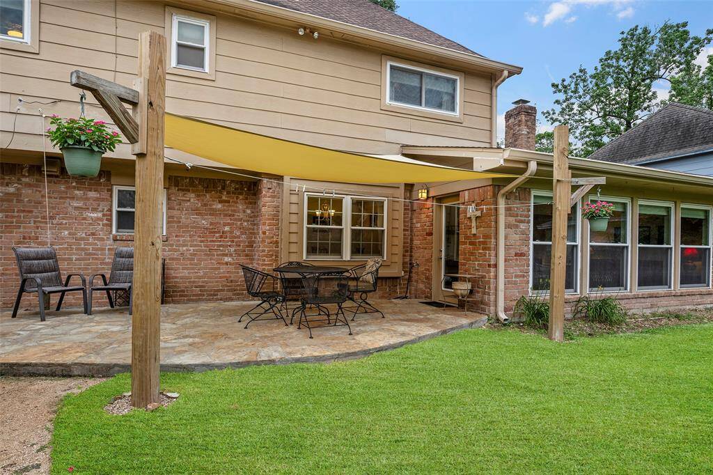 Inviting back patio with flagstone.