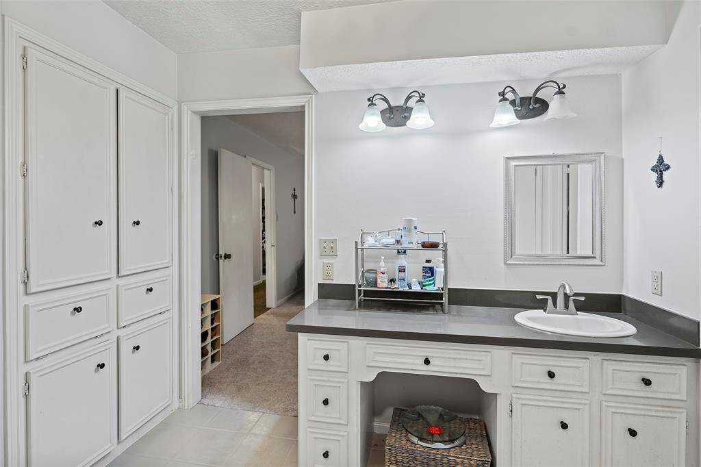 Plenty of storage in the primary bath too.