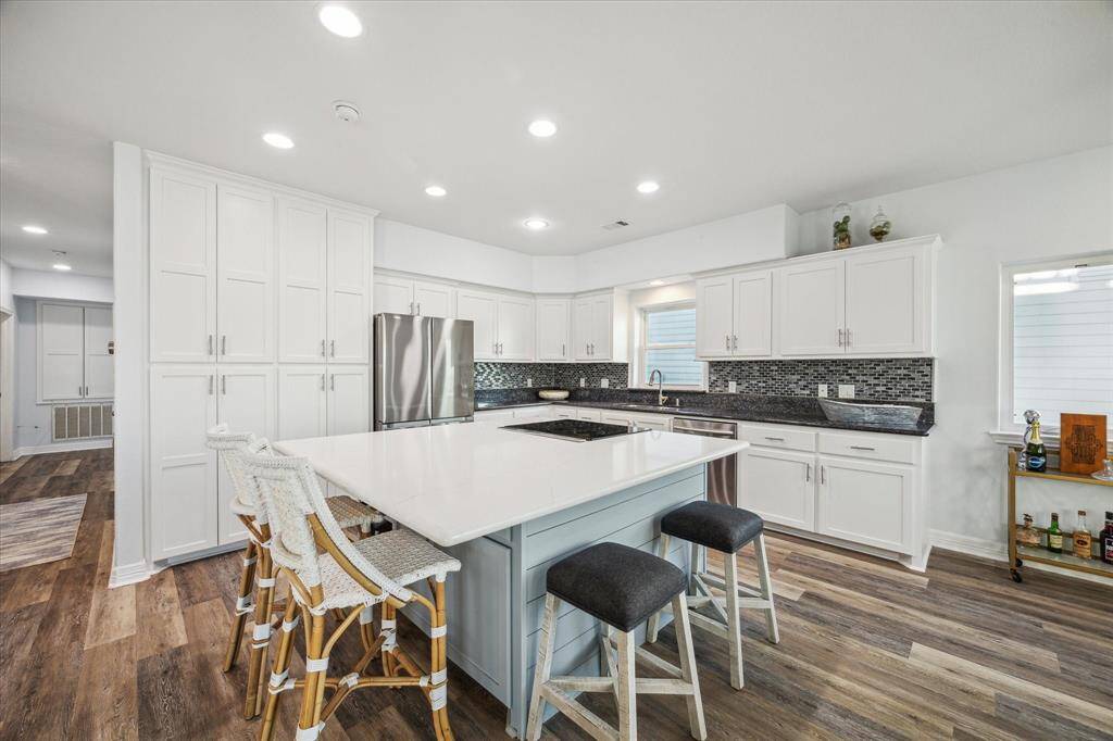 lots of seating at the kitchen island
