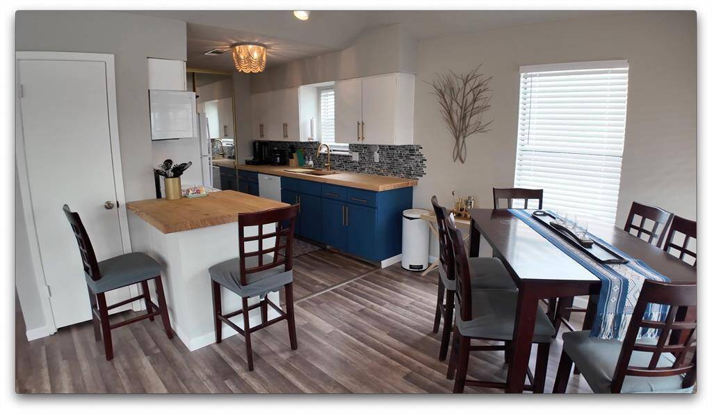 Kitchen/Dining area