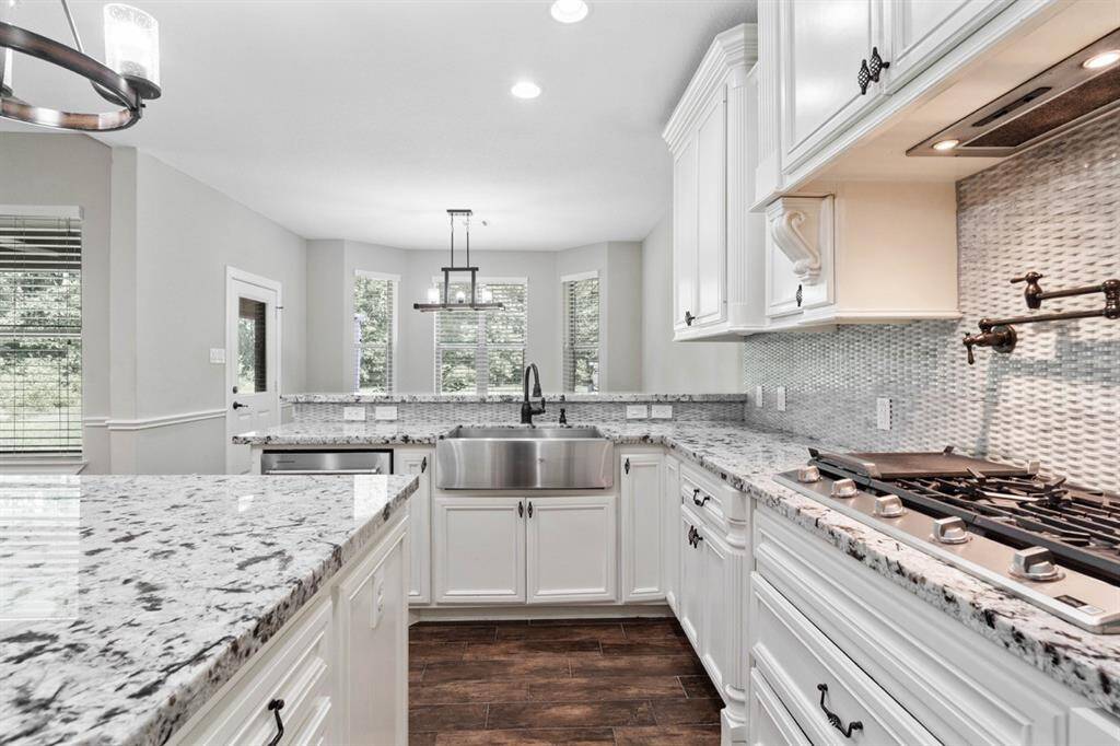 Picture yourself standing here preparing the meal while being able to discuss the day with family sitting in the breakfast nook or watching from the windows while the children and Fido play in the backyard.