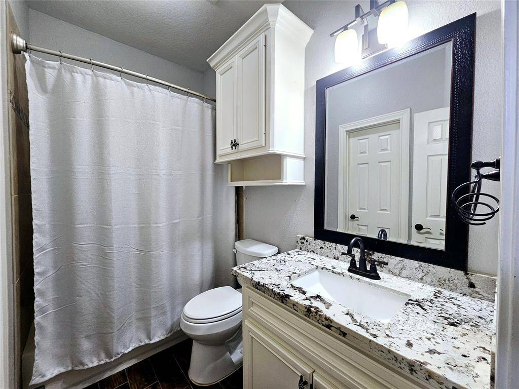 Full guest bathroom servicing guests and bedroom #2. New faucet installed May 2025, never used.