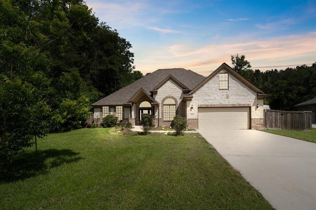 Shining like a star, this 1.5 story home is sure to please with all the room it has to offer. The window over the garage is the bonus room and it is wired for surround sound.
