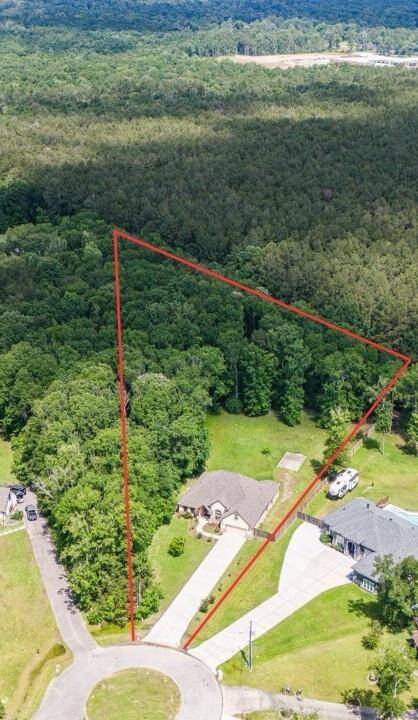 This property backs up to a privately owned ranch. No backyard neighbors here! Keep in mind the outline of property lines is an estimate, for more accurate measurements an existing survey is on file.