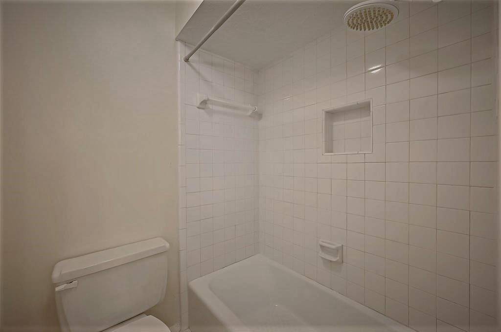 upstairs bathroom 2