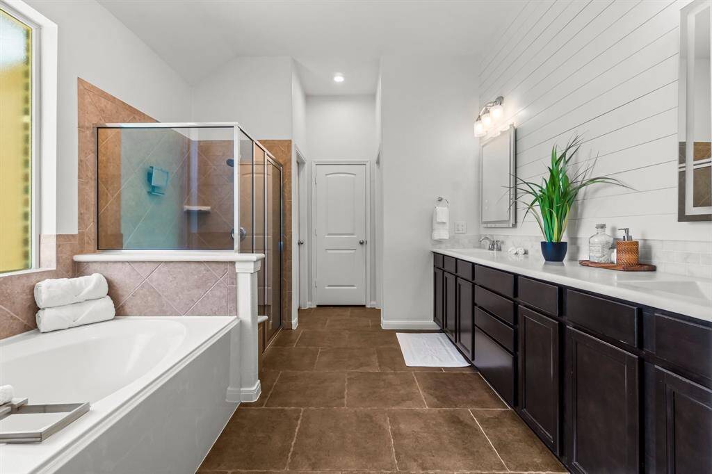 Large soaking tub and walk-in shower