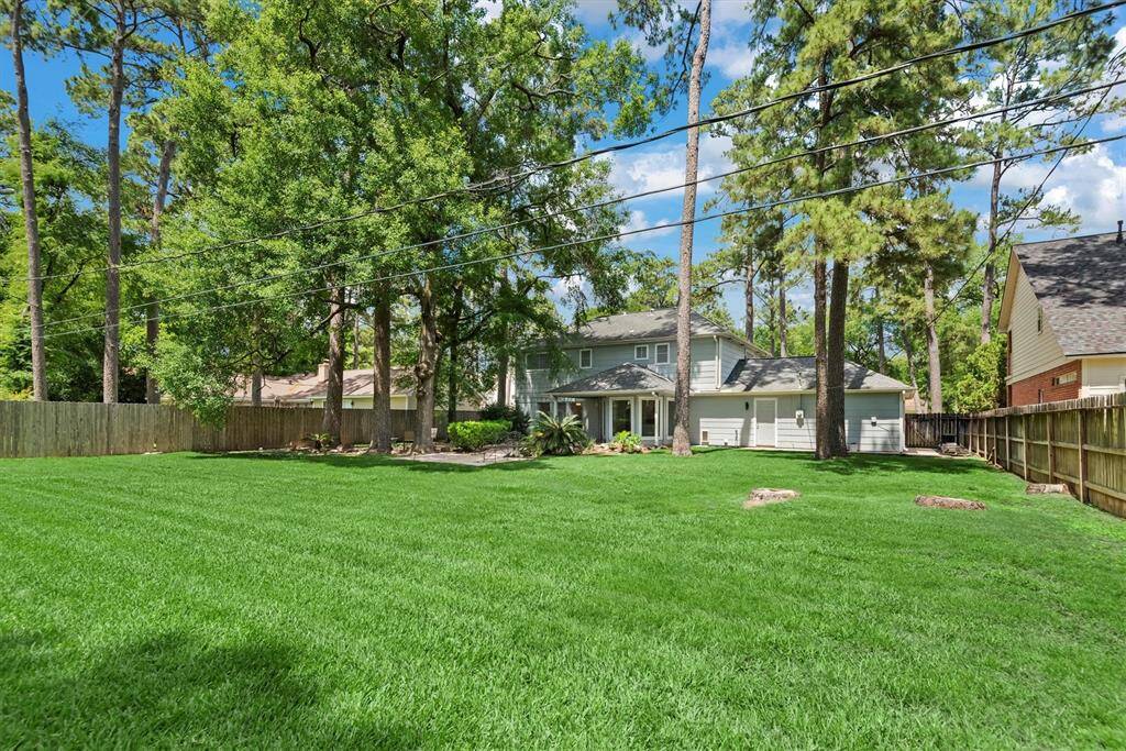 Check out this enormous backyard! The perfect setting for a pool, garden, play set... whatever your heart desires.