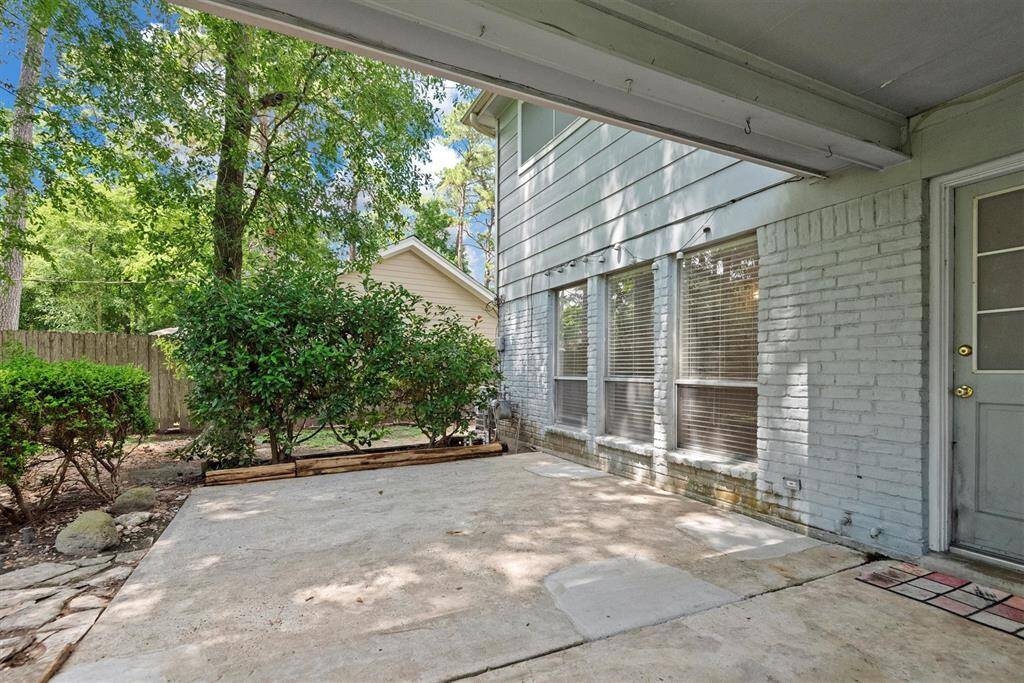 This al fresco dining area is the perfect space outdoor grilling and dining.