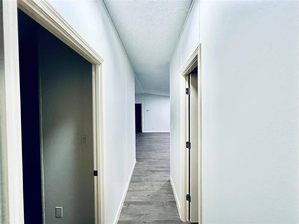 Split plan 4 bedrooms 2 bathrooms