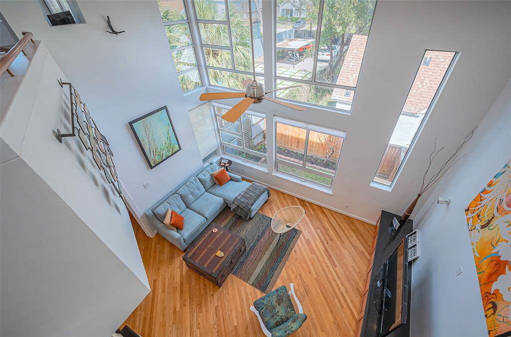Unbelievable million-dollar views right from this balcony!
