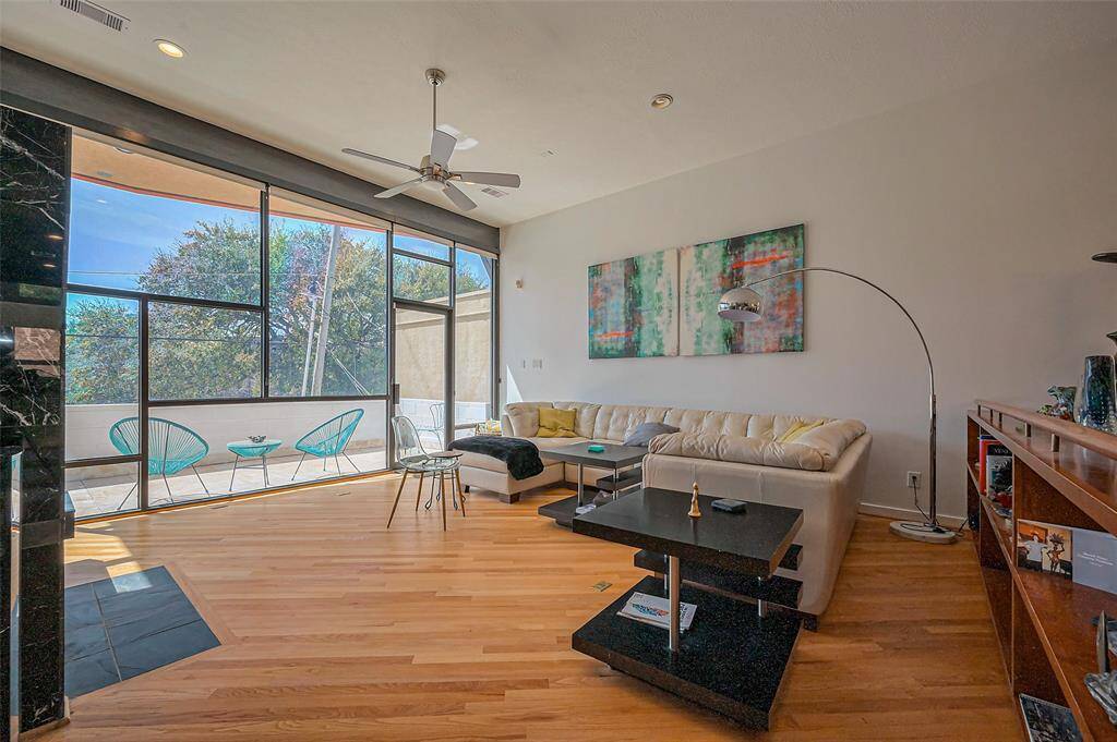 This breathtaking view captivates the entire living space, creating a harmonious blend of beauty and comfort.