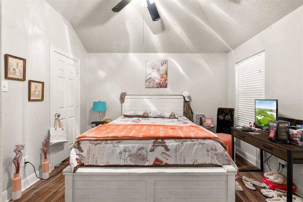 Spare bedroom number 2 with lots of light and storage.