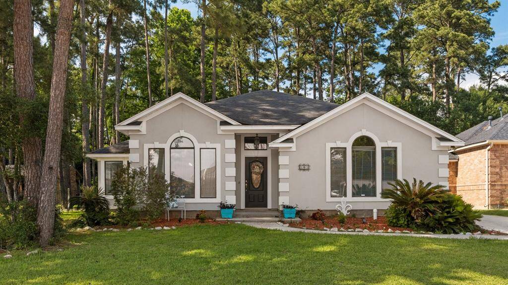 Front view of this lovely home in majestic Bentwater.