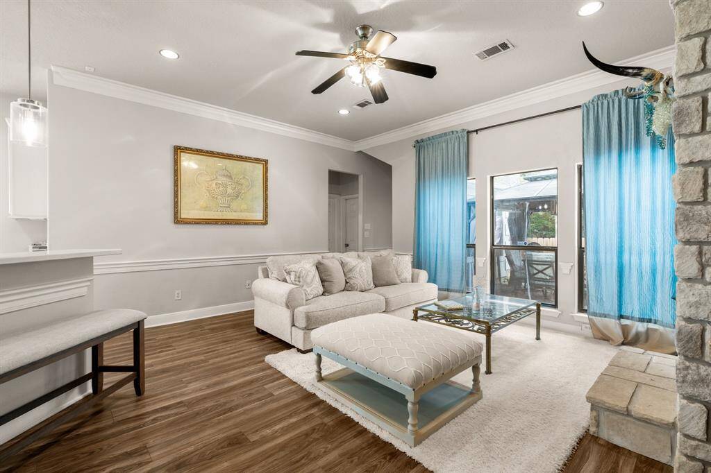 Loving the colors on the wall which makes it easy to move right in and call it home!