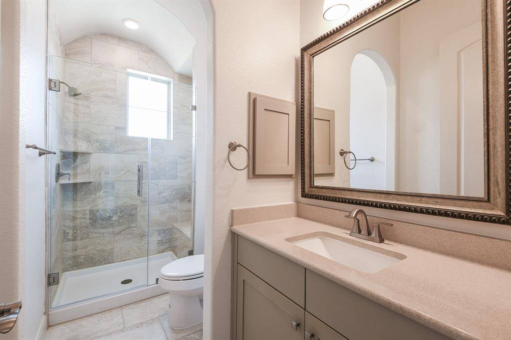 What a stunning secondary bath!