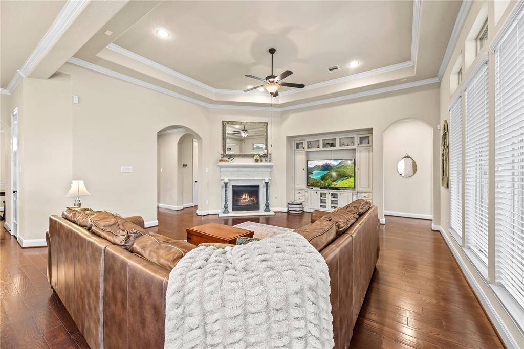 Large family/kitchen combo for entertaining