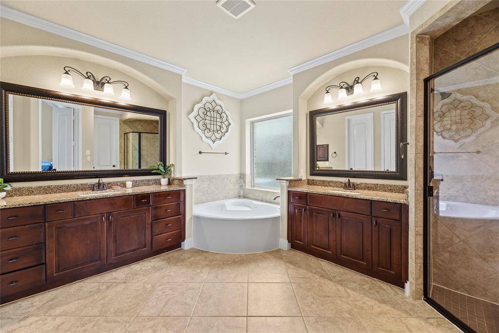 Primary suite dual vanities