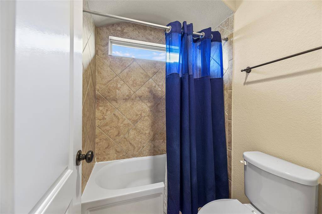 Jack/Jill Bathroom